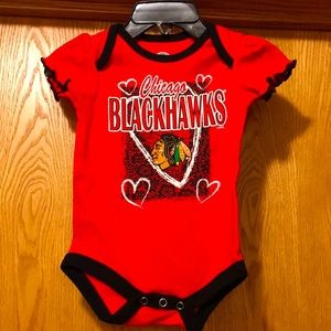 New NHL Chicago Blackhawks red baby hockey league bodysuit romper girl 0-3 mos